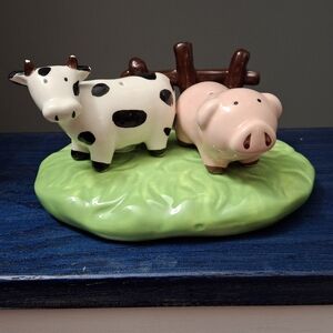 Pier 1 Hand-Painted S & P Shakers with Dolomite Base